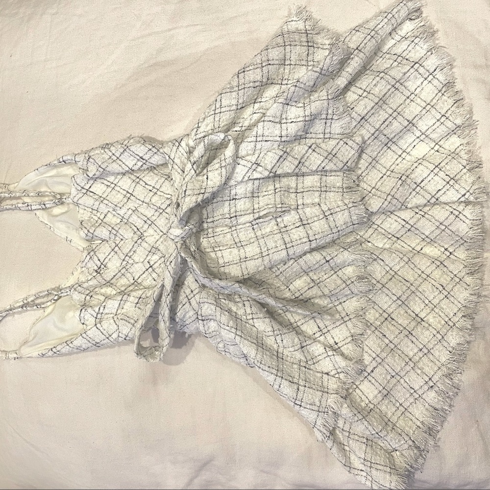 black & white pattern dress with frill hem - Picture 1 of 3